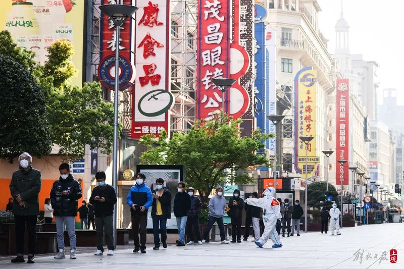 疫情下的上海，城市脉动与人文温情交织的独特风景