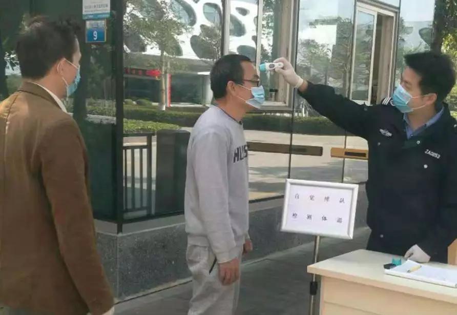 以爱之名，共克时艰，疫情下的深情朗诵