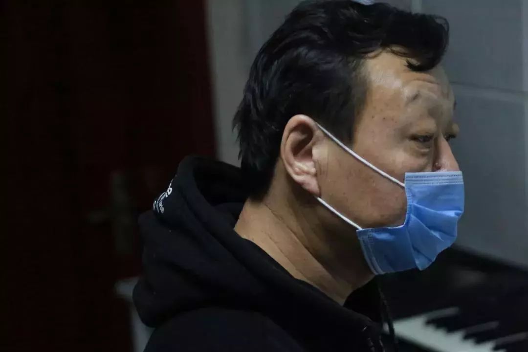 疫情期间的温暖旋律，常被播放的歌曲及其背后的感人故事
